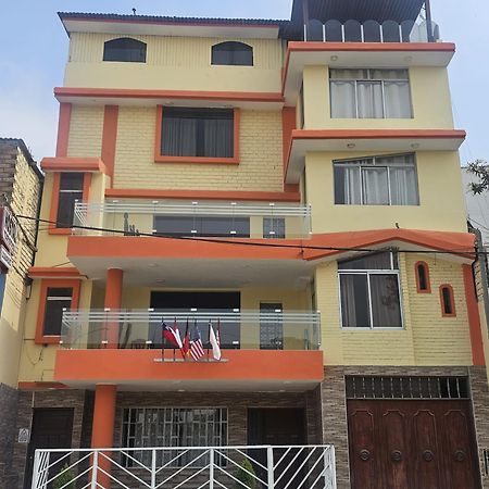 Hostal Turistico El Cajamarquez リマ エクステリア 写真