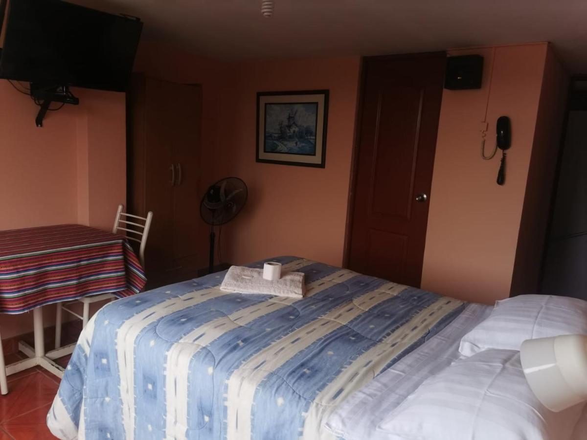 Hostal Turistico El Cajamarquez リマ エクステリア 写真