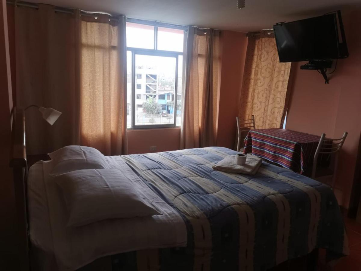 Hostal Turistico El Cajamarquez リマ エクステリア 写真