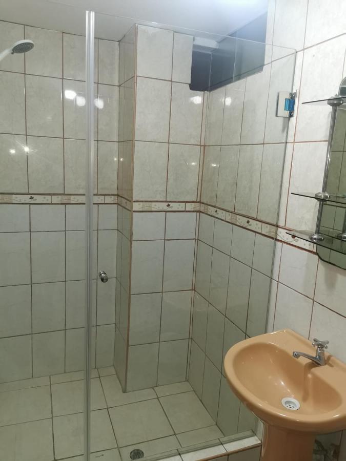 Hostal Turistico El Cajamarquez リマ エクステリア 写真