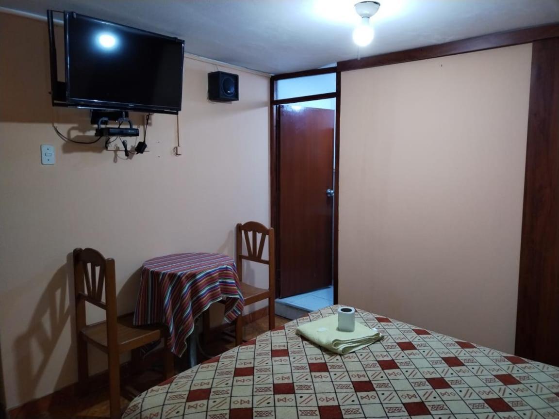 Hostal Turistico El Cajamarquez リマ エクステリア 写真