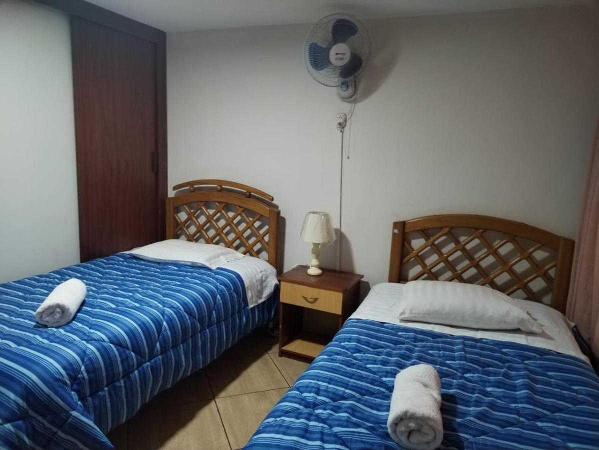 Hostal Turistico El Cajamarquez リマ エクステリア 写真