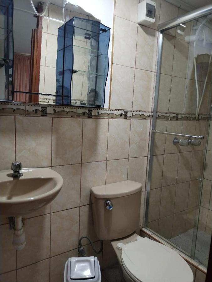 Hostal Turistico El Cajamarquez リマ エクステリア 写真