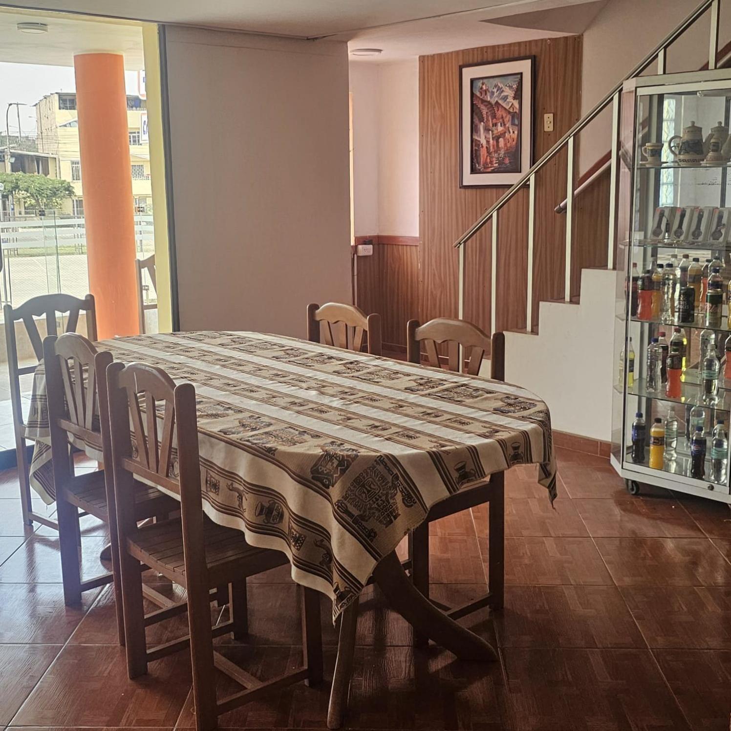 Hostal Turistico El Cajamarquez リマ エクステリア 写真
