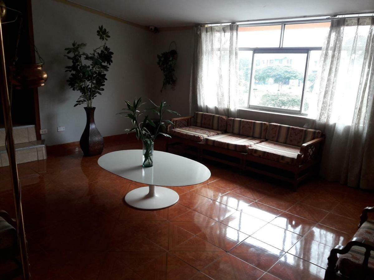 Hostal Turistico El Cajamarquez リマ エクステリア 写真