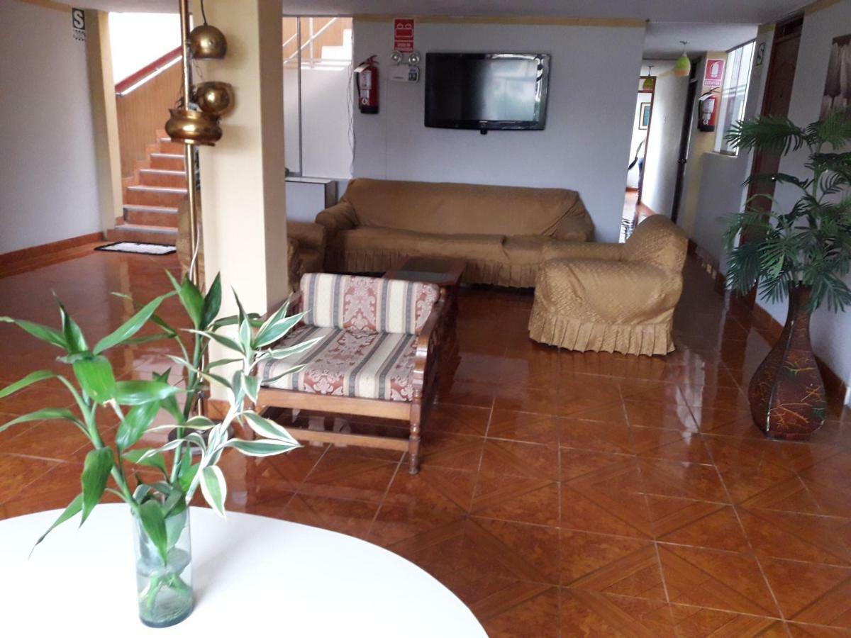 Hostal Turistico El Cajamarquez リマ エクステリア 写真